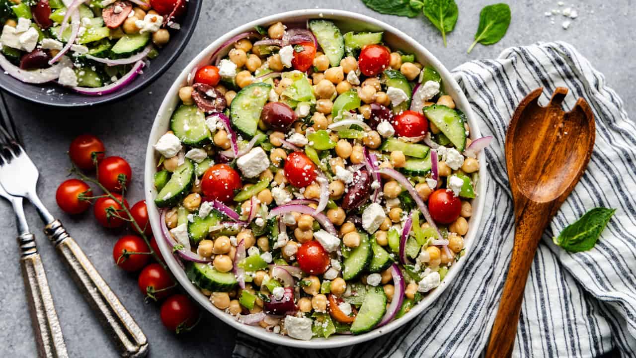 Mediterranean Chickpea Salad: Quick, Flavorful & Protein-Packed